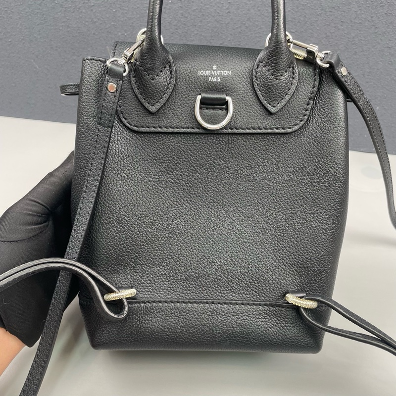 LV lockme系列 黑銀 mini雙肩包 98新 尺寸約16*19*10。-11