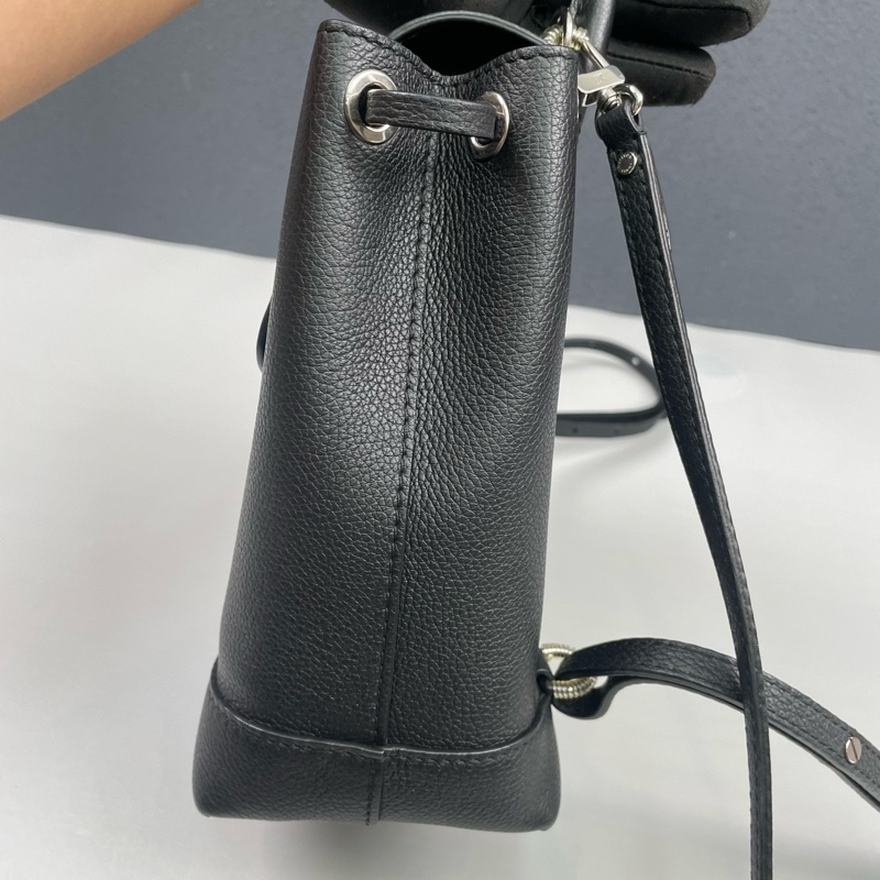 LV lockme系列 黑銀 mini雙肩包 98新 尺寸約16*19*10。-12