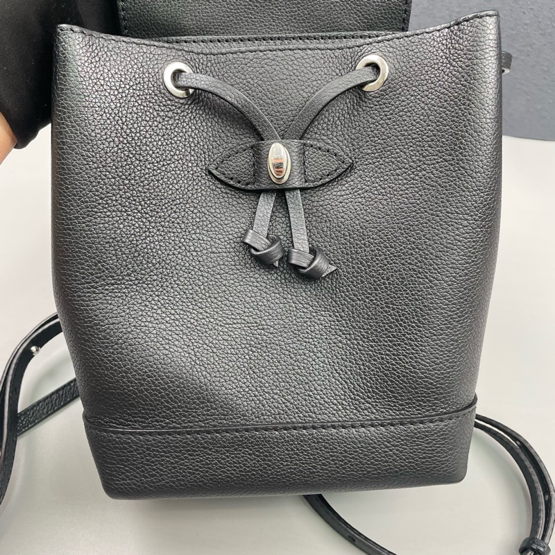 LV lockme系列 黑銀 mini雙肩包 98新 尺寸約16*19*10。-16