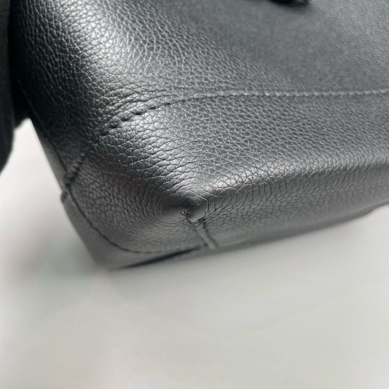 LV lockme系列 黑銀 mini雙肩包 98新 尺寸約16*19*10。-23