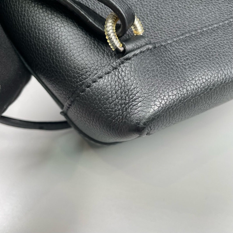 LV lockme系列 黑銀 mini雙肩包 98新 尺寸約16*19*10。-25