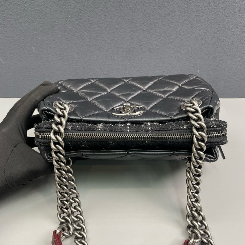 Chanel 黑銀全皮拼毛呢孟買系列保齡球鏈條包 鐳射18開 尺寸約26*15*14cm。-6
