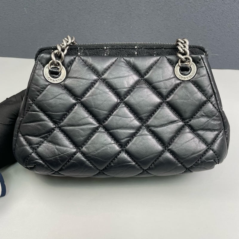 Chanel 黑銀全皮拼毛呢孟買系列保齡球鏈條包 鐳射18開 尺寸約26*15*14cm。-11