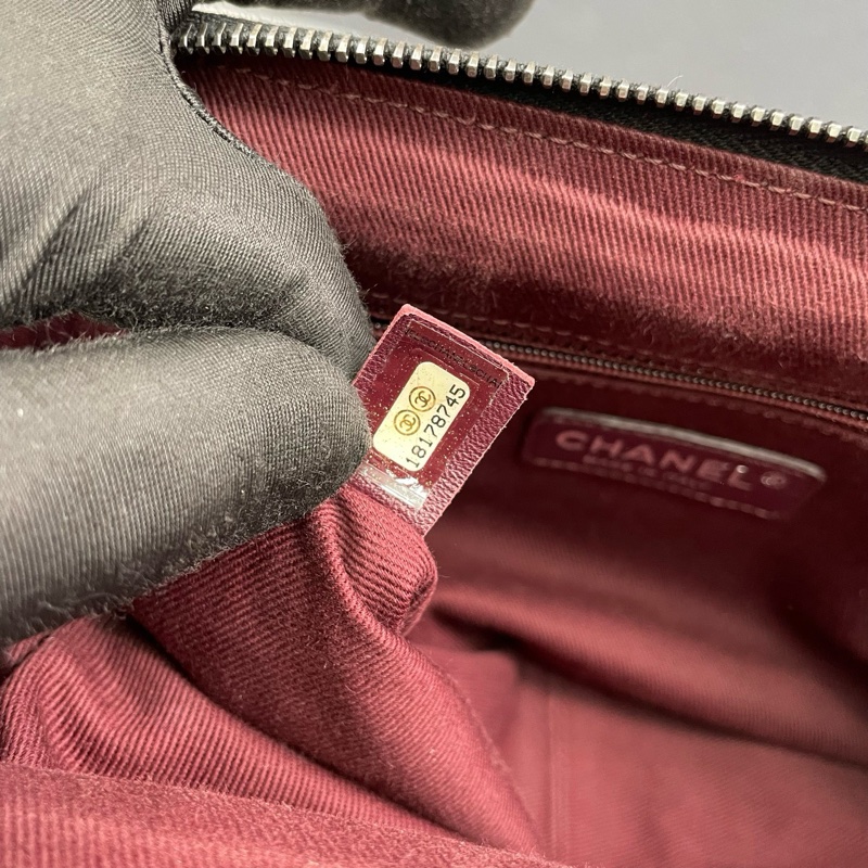 Chanel 黑銀全皮拼毛呢孟買系列保齡球鏈條包 鐳射18開 尺寸約26*15*14cm。-24