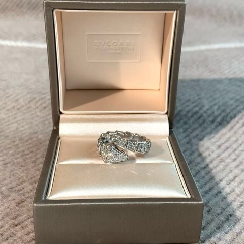 Bvlgari寶格麗 Serpenti系列 白金滿鑽寬版蛇戒 s 碼 2019 年購入