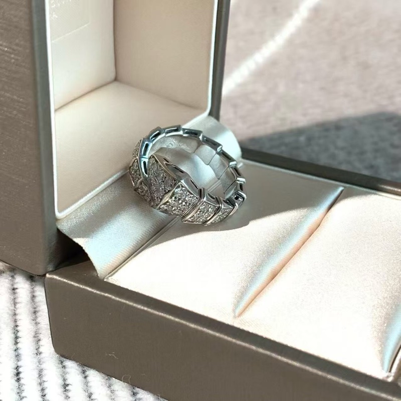 Bvlgari寶格麗 Serpenti系列 白金滿鑽寬版蛇戒 s 碼 2019 年購入-5