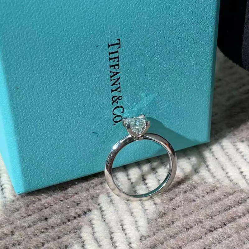 Tiffany1 克拉方鑽戒指 52 號，主鑽 1.08 克拉，i 色，vvs2-1