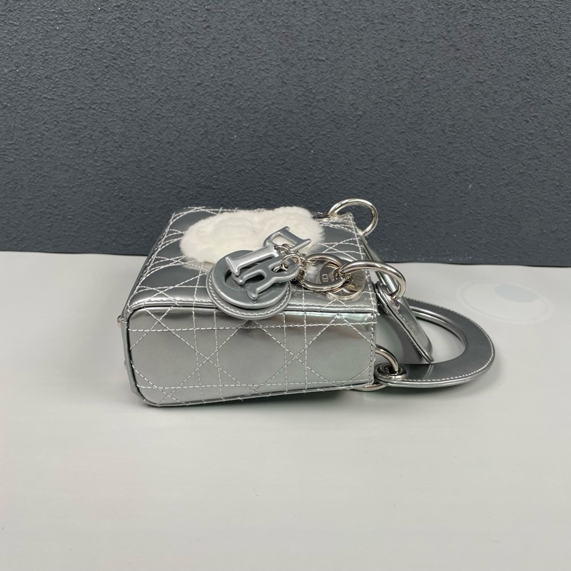 Dior迪奧 限量銀色全皮小熊mini戴妃包 尺寸約14*12*6cm。-3