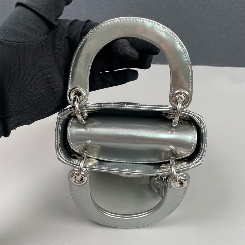 Dior迪奧 限量銀色全皮小熊mini戴妃包 尺寸約14*12*6cm。-5