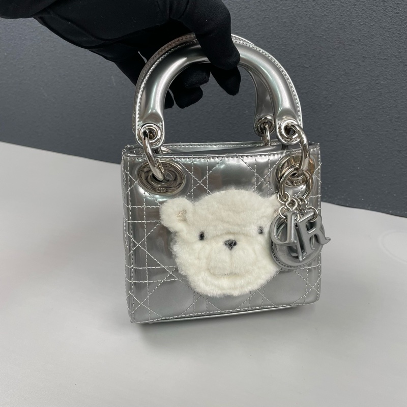 Dior迪奧 限量銀色全皮小熊mini戴妃包 尺寸約14*12*6cm。-7