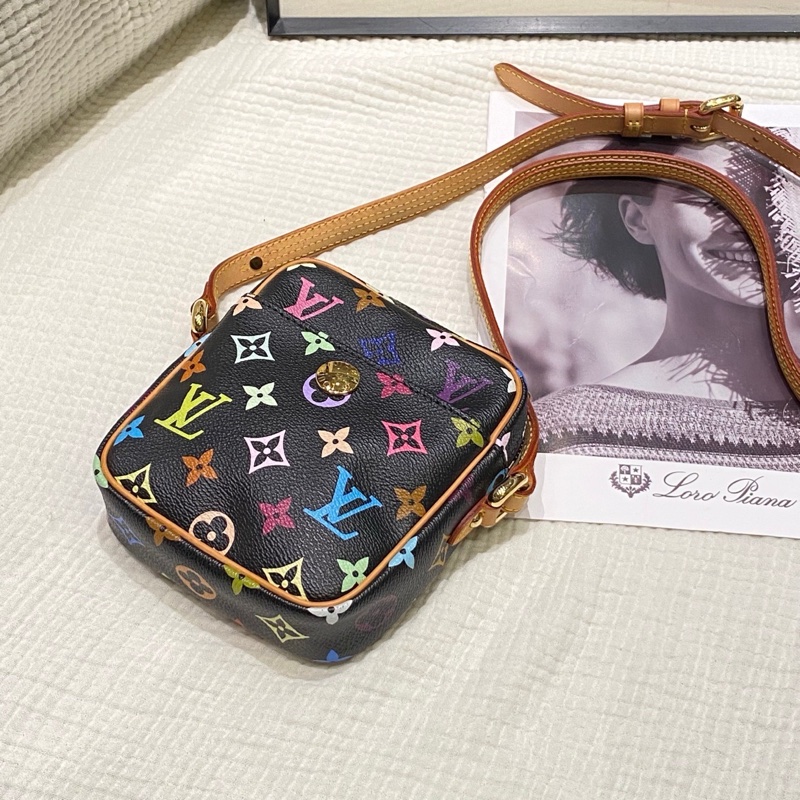 LV 黑三彩金豆豆相機包 絕版中古黑三彩 男女可背 尺寸約15x12-0