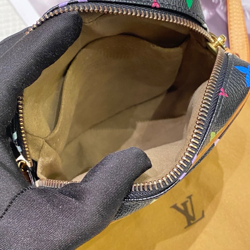 LV 黑三彩金豆豆相機包 絕版中古黑三彩 男女可背 尺寸約15x12-5