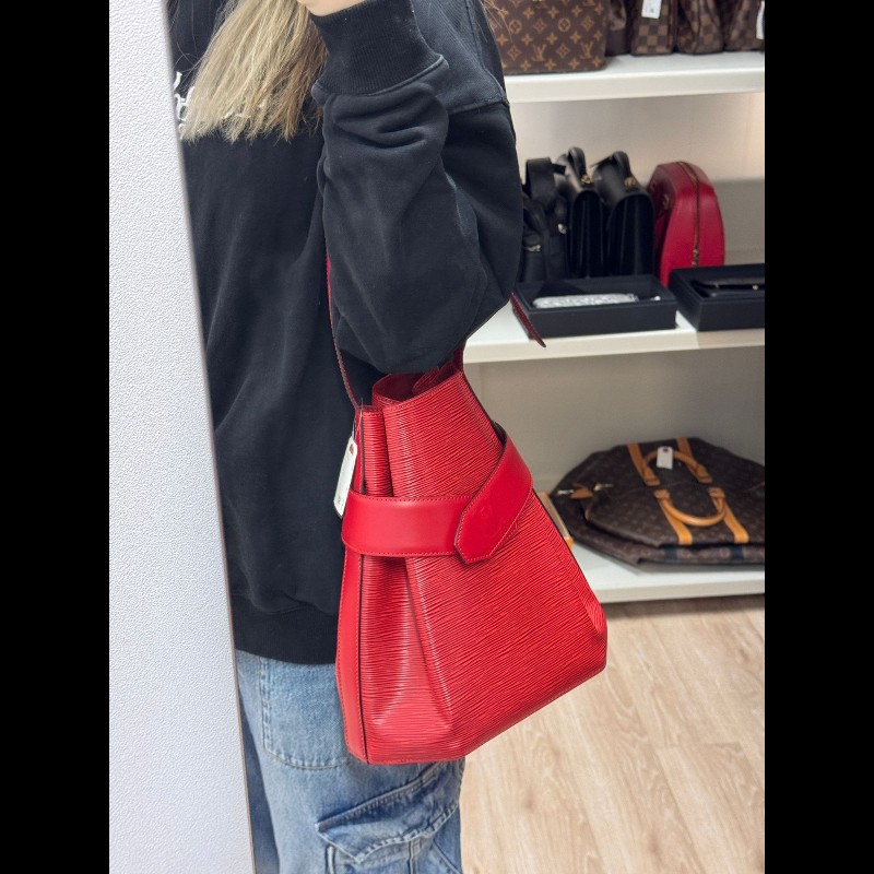 LV 中古紅色八角形水桶袋-5