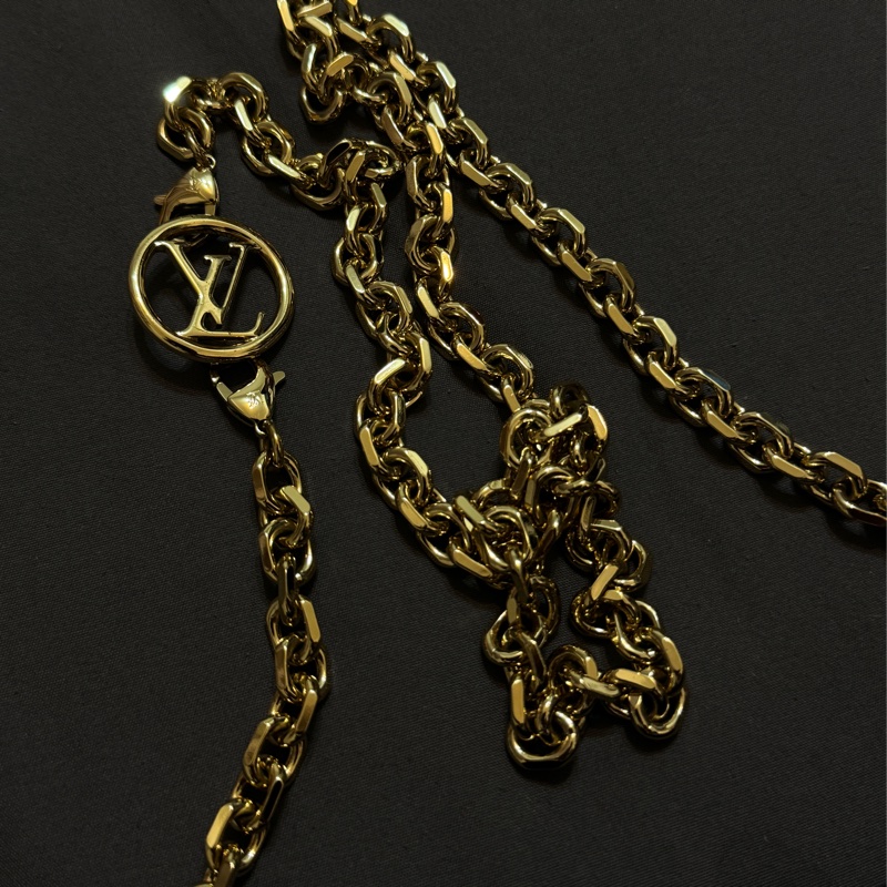 LV Pochette Coussin M82116-1