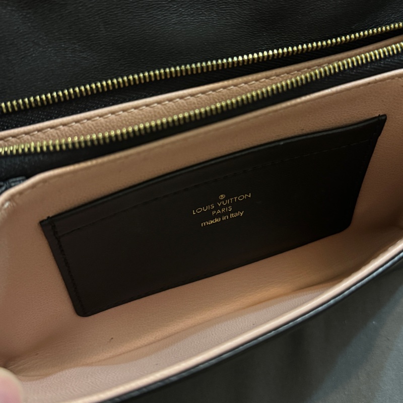 LV Pochette Coussin M82116-6