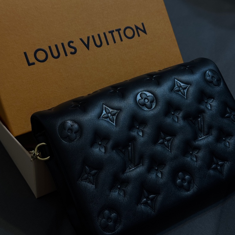 LV Pochette Coussin M82116-9