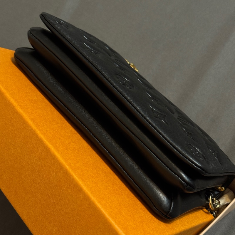 LV Pochette Coussin M82116-10