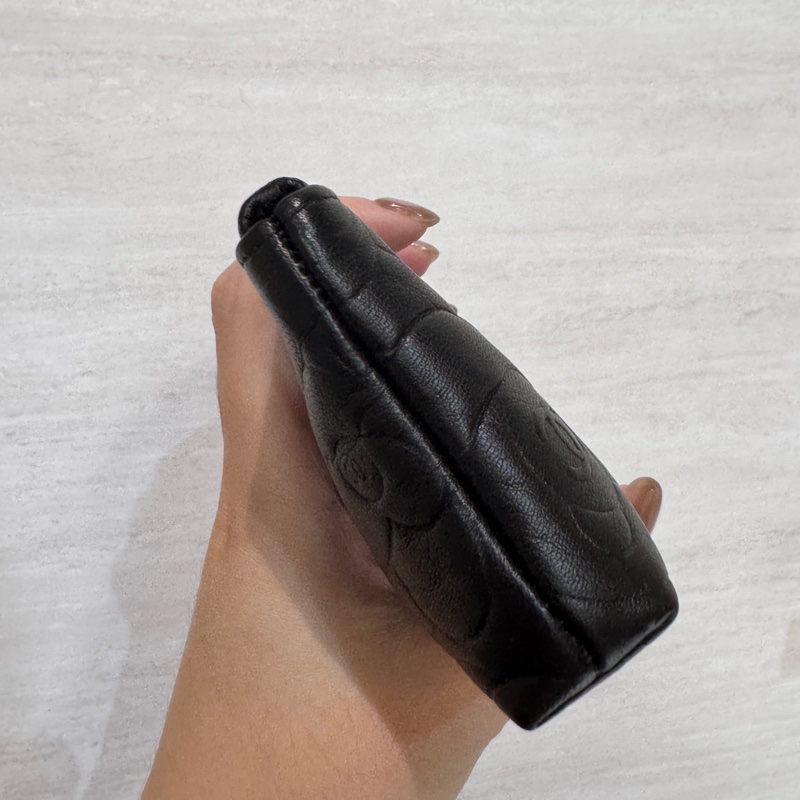 Chanel 黑羊皮山茶花壓印零錢鑰匙包-3