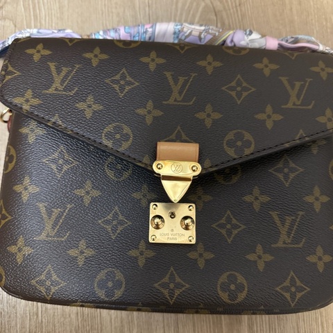 LV郵差包