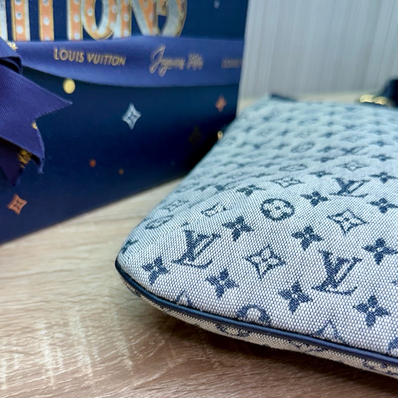 LV M92208 藍色單寧牛仔手提兩用琴譜包托特包-16