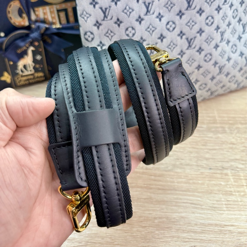 LV M92208 藍色單寧牛仔手提兩用琴譜包托特包-23