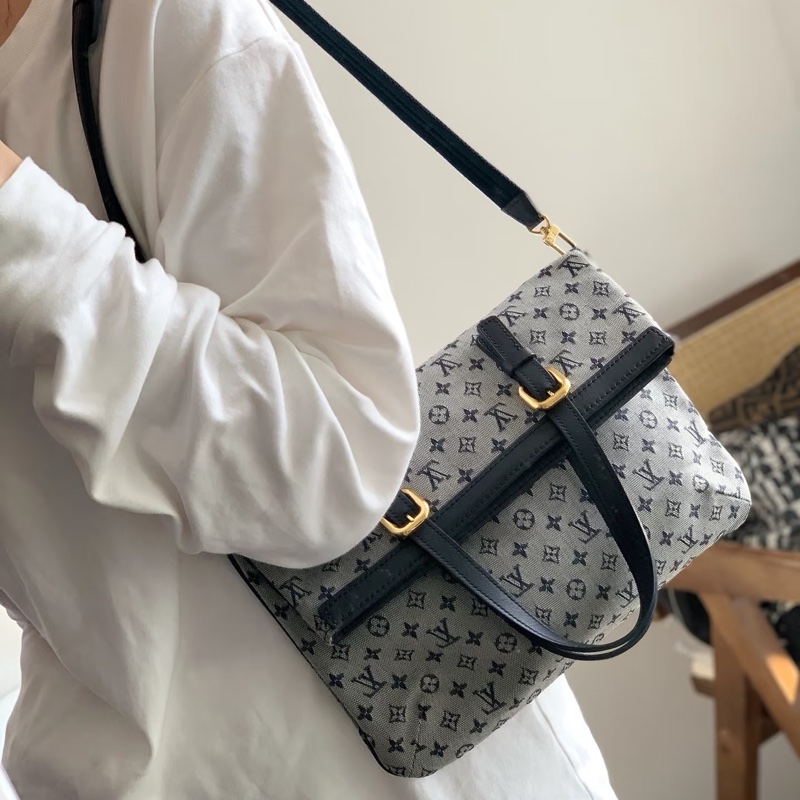 LV M92208 藍色單寧牛仔手提兩用琴譜包托特包-31