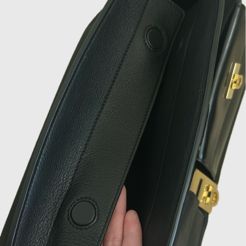 近全新 Ferragamo｜SS25 Large Hug Clutch Bag 大號 2 用肩背擁抱包-12