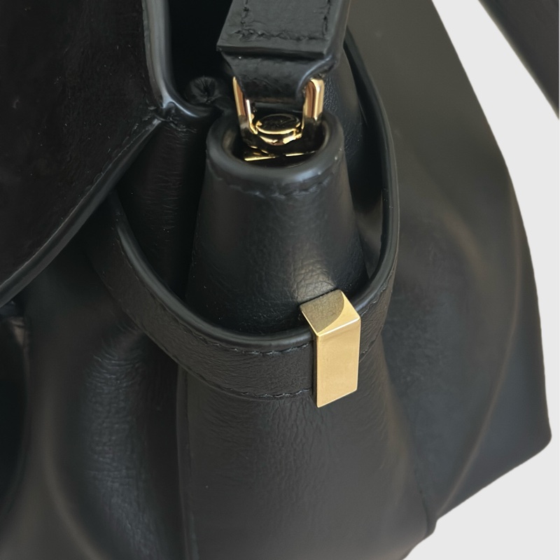 近全新 Ferragamo｜SS25 Large Hug Clutch Bag 大號 2 用肩背擁抱包-20