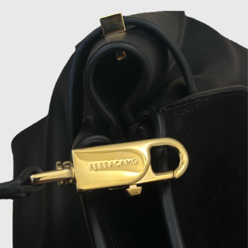 近全新 Ferragamo｜SS25 Large Hug Clutch Bag 大號 2 用肩背擁抱包-21