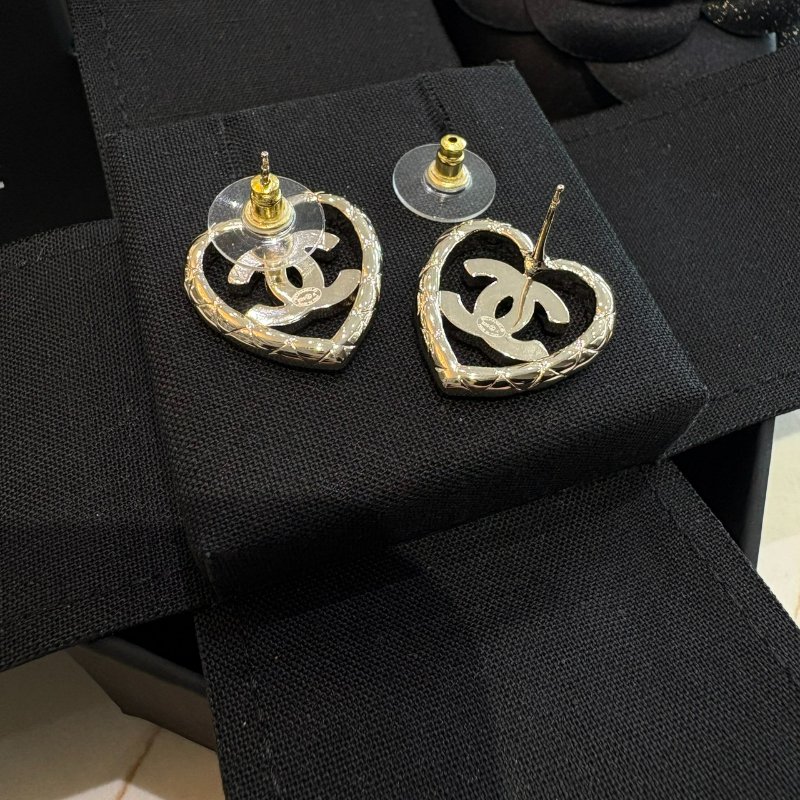 *SHIHNA名牌精品* CHANEL 25A 愛心鏤空雙C標誌耳環-2
