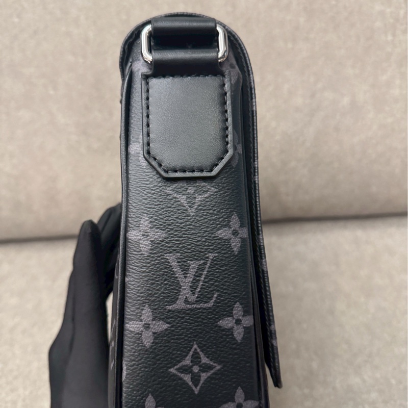 LV黑老花新款郵差包-3