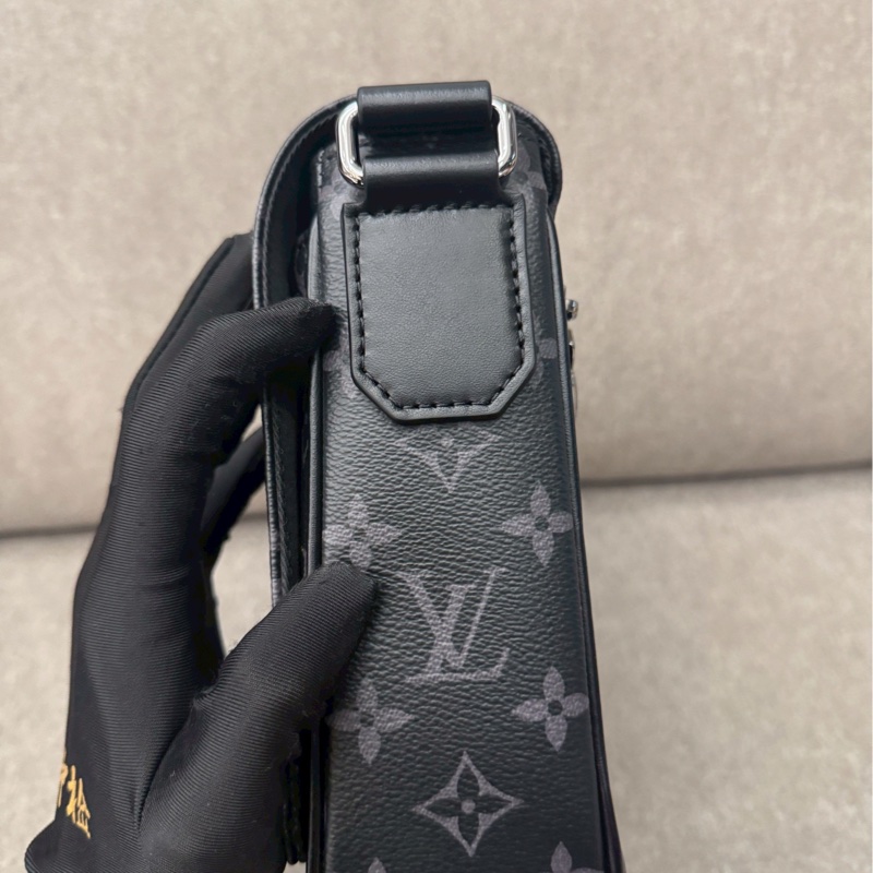 LV黑老花新款郵差包-4