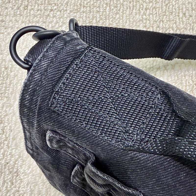 Balenciaga - Army 黑色牛仔斜背郵差包-13