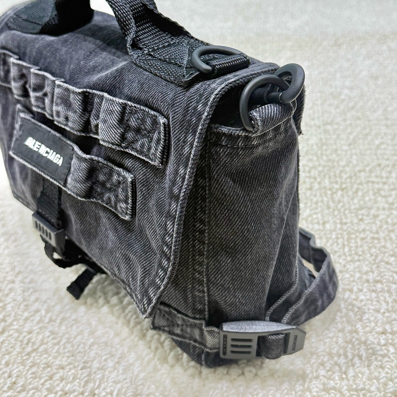 Balenciaga - Army 黑色牛仔斜背郵差包-18