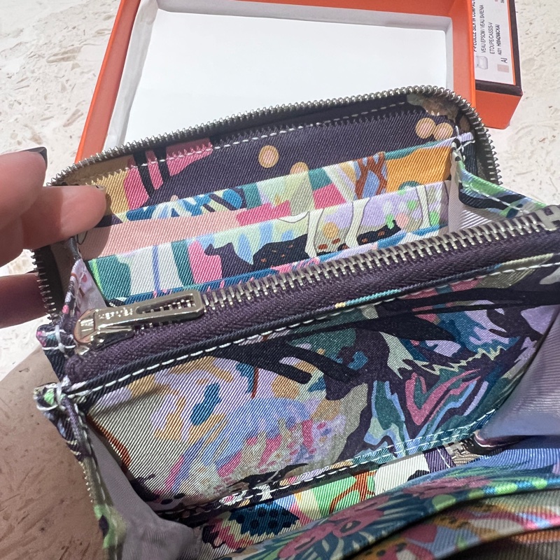 售全新閒置大象灰Hermes 自由之城狗來富絲巾短夾-5