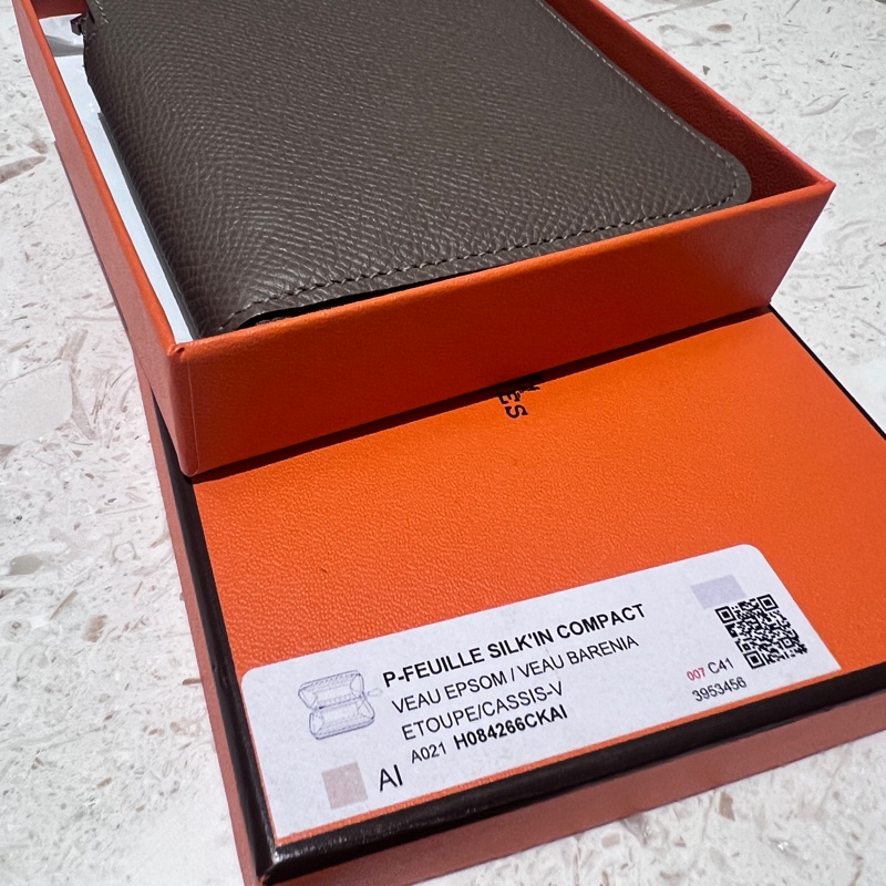 售全新閒置大象灰Hermes 自由之城狗來富絲巾短夾-7