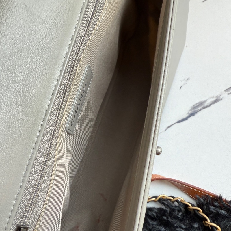 Chanel boy28 灰色羊皮 質感色-11
