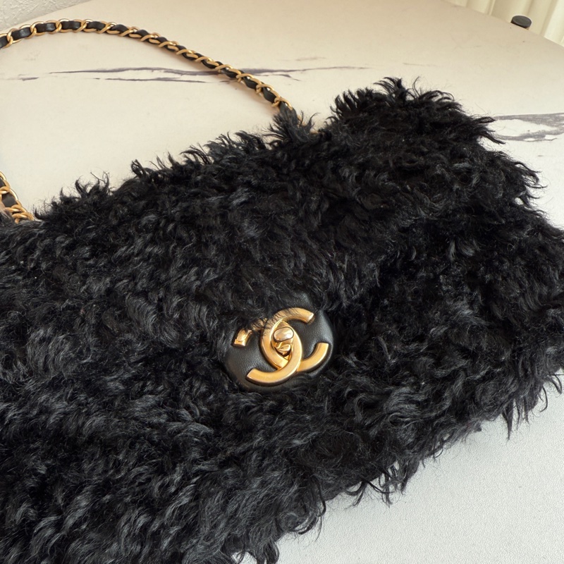 Chanel 黑色毛毛單肩包 超級秋冬感-2