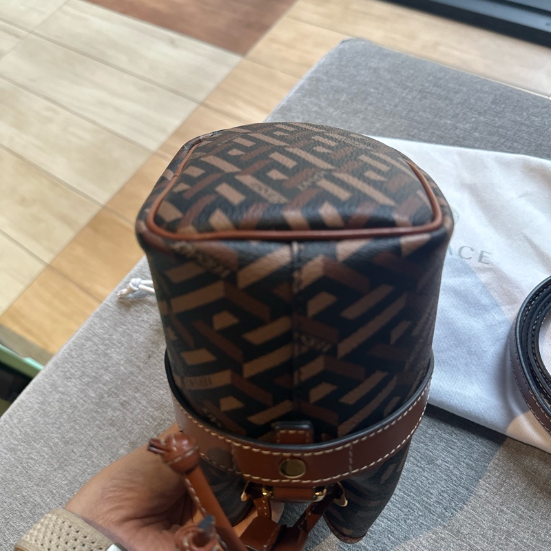 Versace 水桶包小號-8