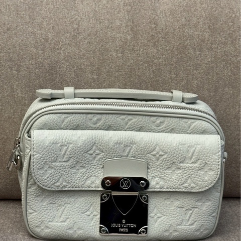 LV s-lock 白灰銀扣壓紋側背包