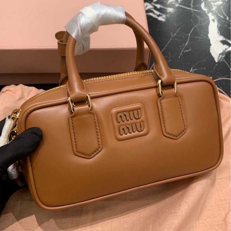 未使用过，Miu Miu/繆繆 乾邑色Arcadie皮革手袋 ，小號焦糖色保齡球包，手提包單肩-0