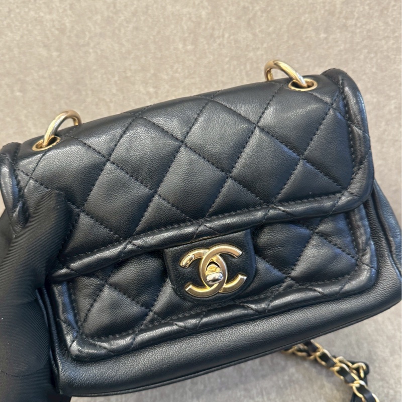 香奈兒黑色豆腐包-1