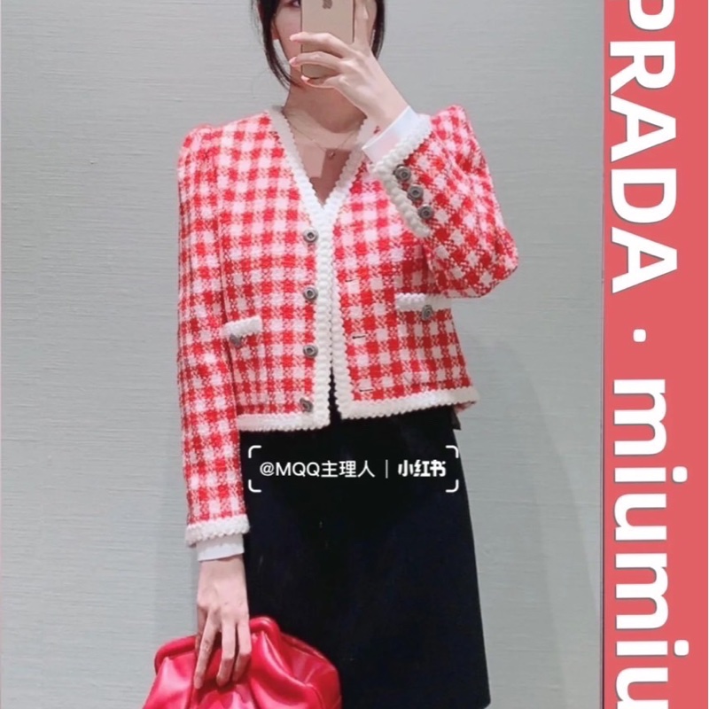未使用過 衣服 MiuMiu 紅色 格子 粗呢 外套36碼 公價16550 肩寬35 胸圍90 衣長-7