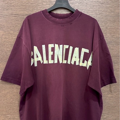 巴黎世家膠帶酒紅短袖