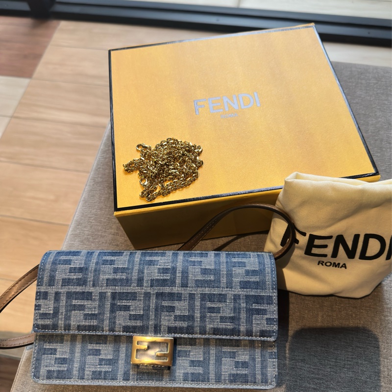 Fendi baguette 刺繡單寧WOC鏈條肩背兩用WOC-0