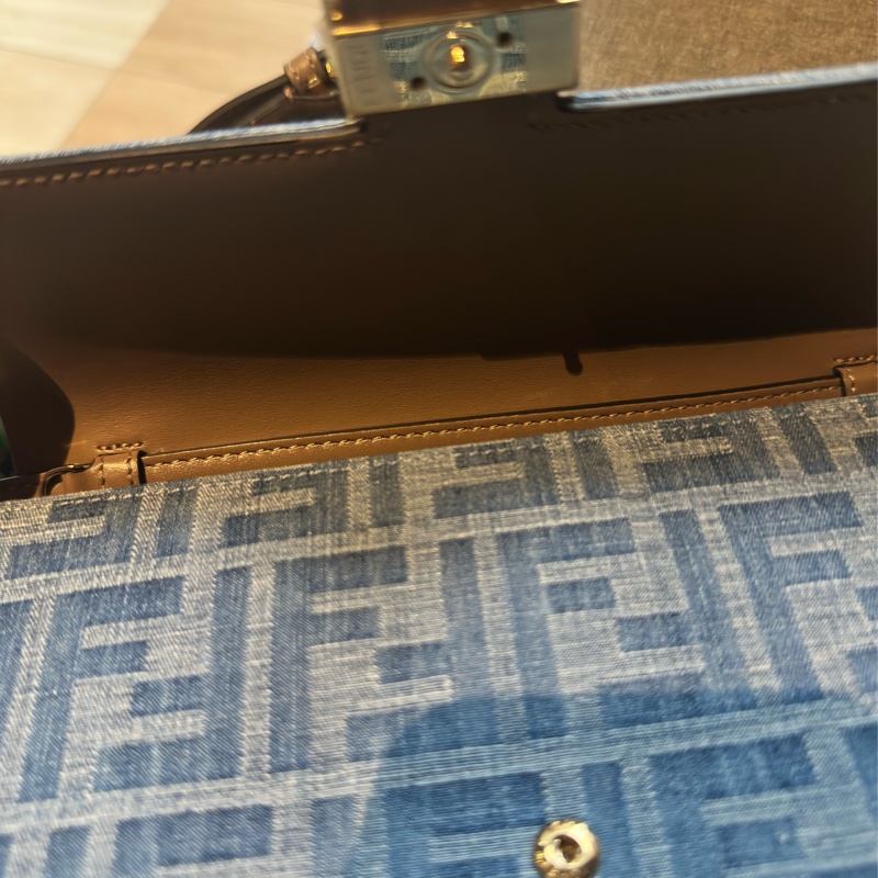 Fendi baguette 刺繡單寧WOC鏈條肩背兩用WOC-12