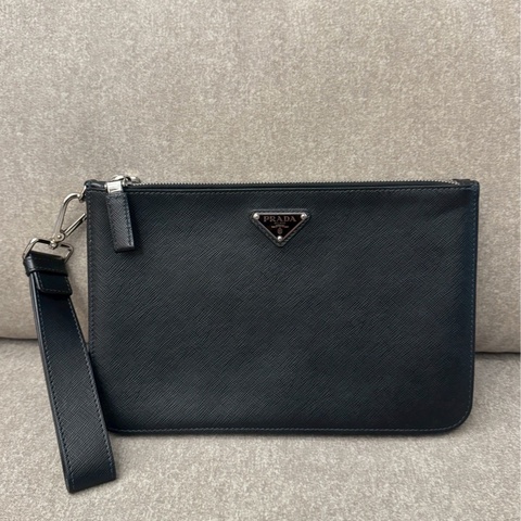 PRADA黑色防刮手拿包