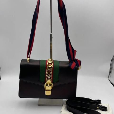 Gucci/古馳 黑色塞爾維亞中號，雙肩帶 ，可單肩斜挎，95新❤️成色 尺寸26✖️17