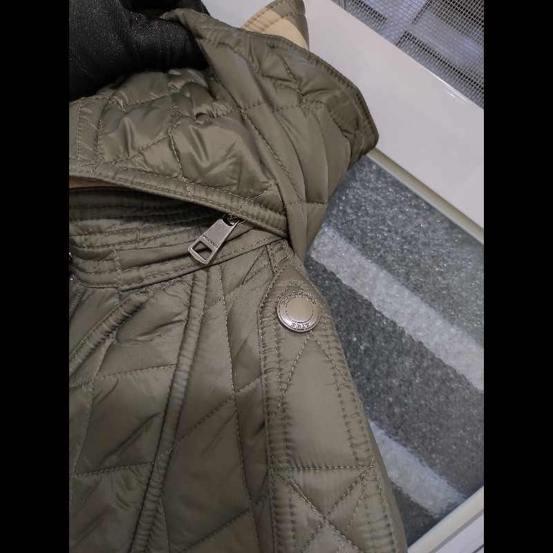 Burberry 灰綠菱格外套-14