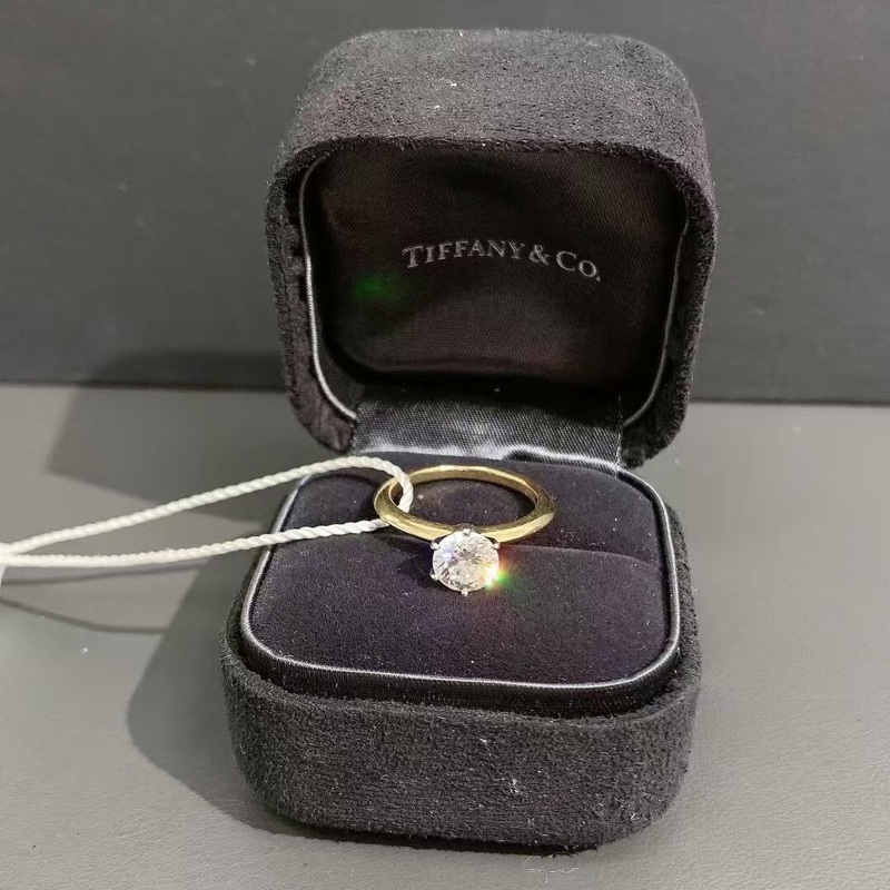 Tiffany 1克拉鑽戒18k金戒托52號，主鑽1.2ct，顏色G，淨度vvs2-3